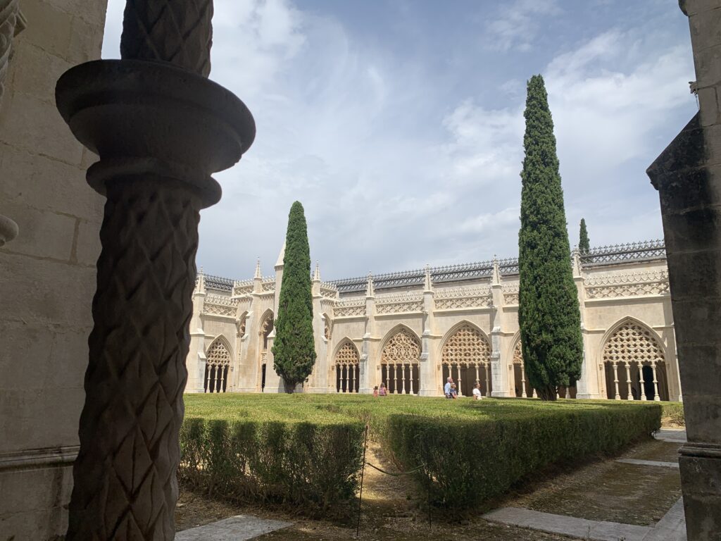 monastere batalha voyage famille Road trip au Portugal en famille : 8 jours entre Lisbonne, Batalha et Nazaré avec nos enfants Le magnifique monastère de Batalha, à ne pas rater