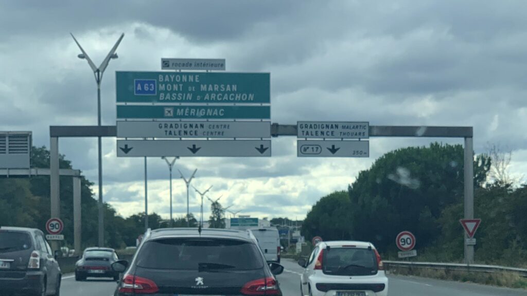 pause famille bayonne roadtrip Road trip au Portugal en famille : 8 jours entre Lisbonne, Batalha et Nazaré avec nos enfants Nous sommes en route vers Bayonne, première étape de notre roadtrip au Portugal en famille