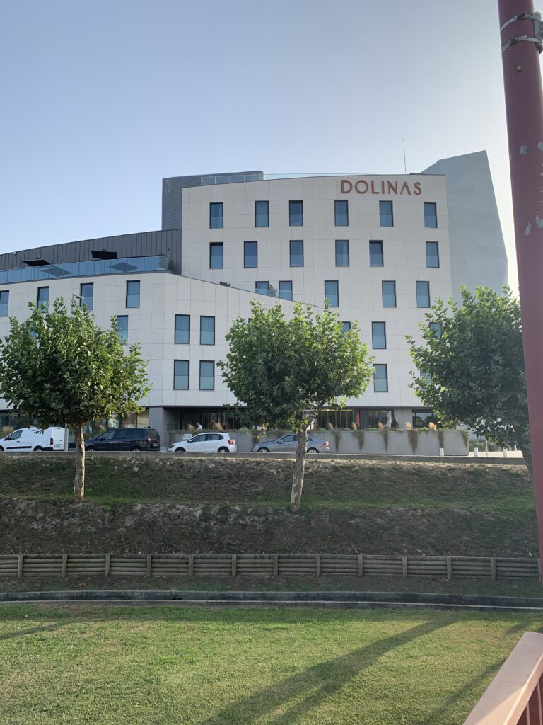 portugal en famille Dolinas climbing hotel Road trip au Portugal en famille : 8 jours entre Lisbonne, Batalha et Nazaré avec nos enfants Dolinas Climbing Hotel