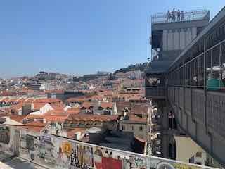 vue de Lisbonne depuis le haut de l'ascenseur de Santa Justa